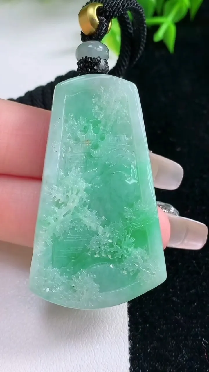 天然A货翡翠山水牌吊坠，尺寸47.4-28-6.8，重量:24.26g
1月23日
