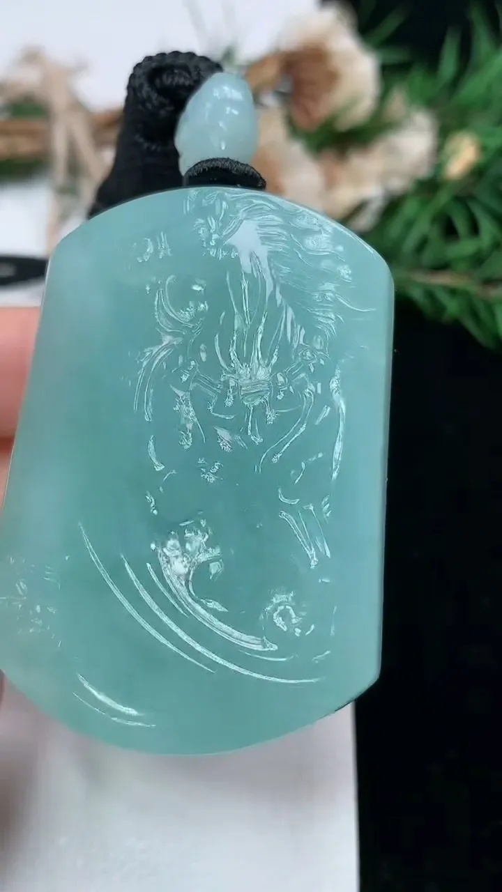 天然A货翡翠生肖马牌吊坠，尺寸51.9-37.6-11.5，重量:55.24g
1月23日