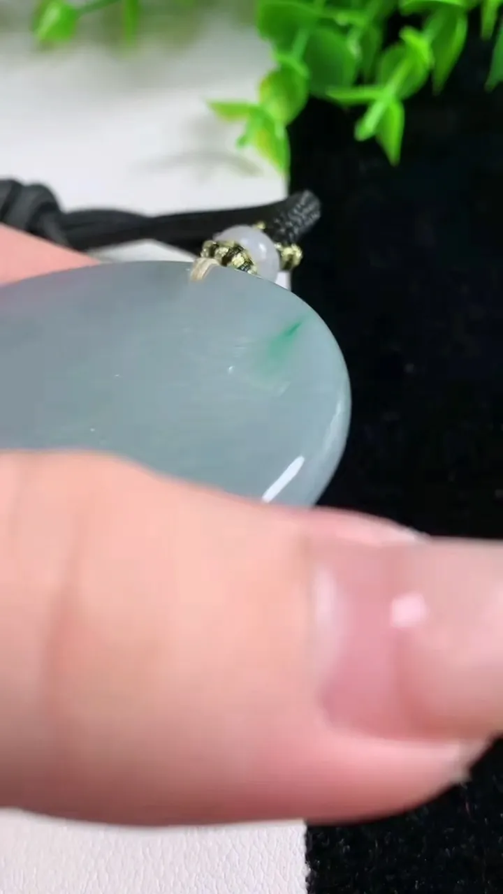 天然A货翡翠山水牌吊坠，尺寸54-5，重量:41.87g
1月23日