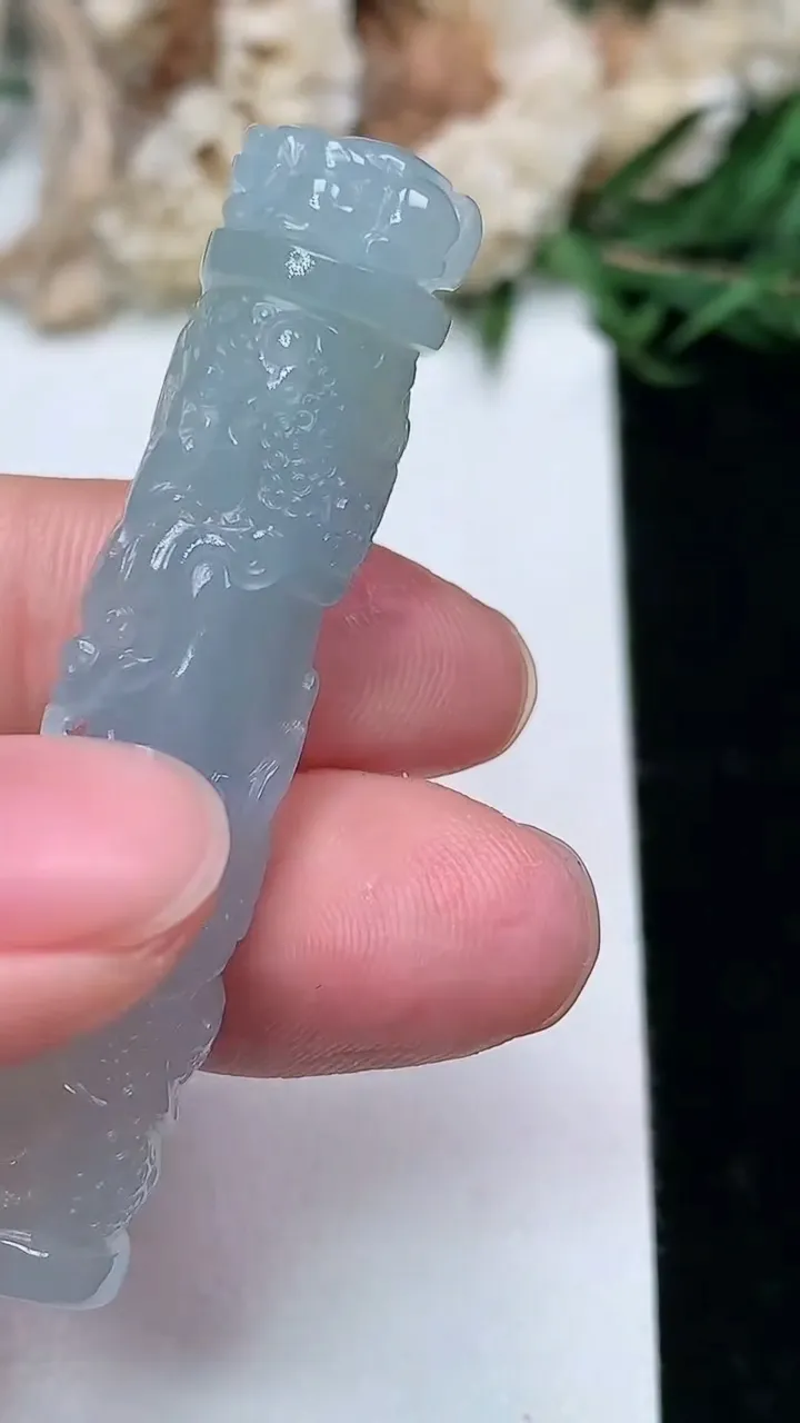 天然A货翡翠紫罗兰龙柱吊坠，尺寸50.3-11，重量:13.52g
1月23日