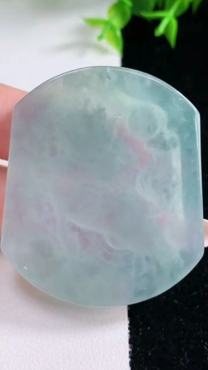 天然A货翡翠麒麟吊坠，尺寸50.8-43-5.4，重量:27.48g
1月23日