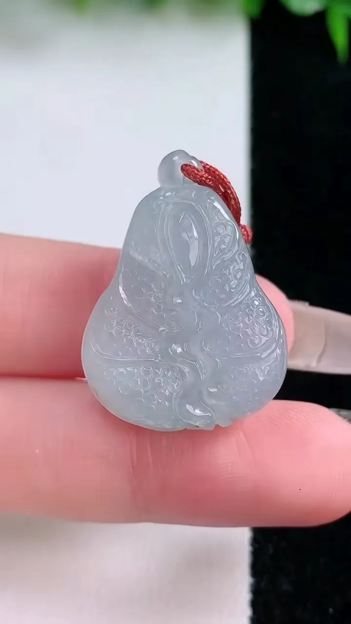 天然A货翡翠白菜吊坠，尺寸29-20.7-8.4，重量:7.76g
1月23日