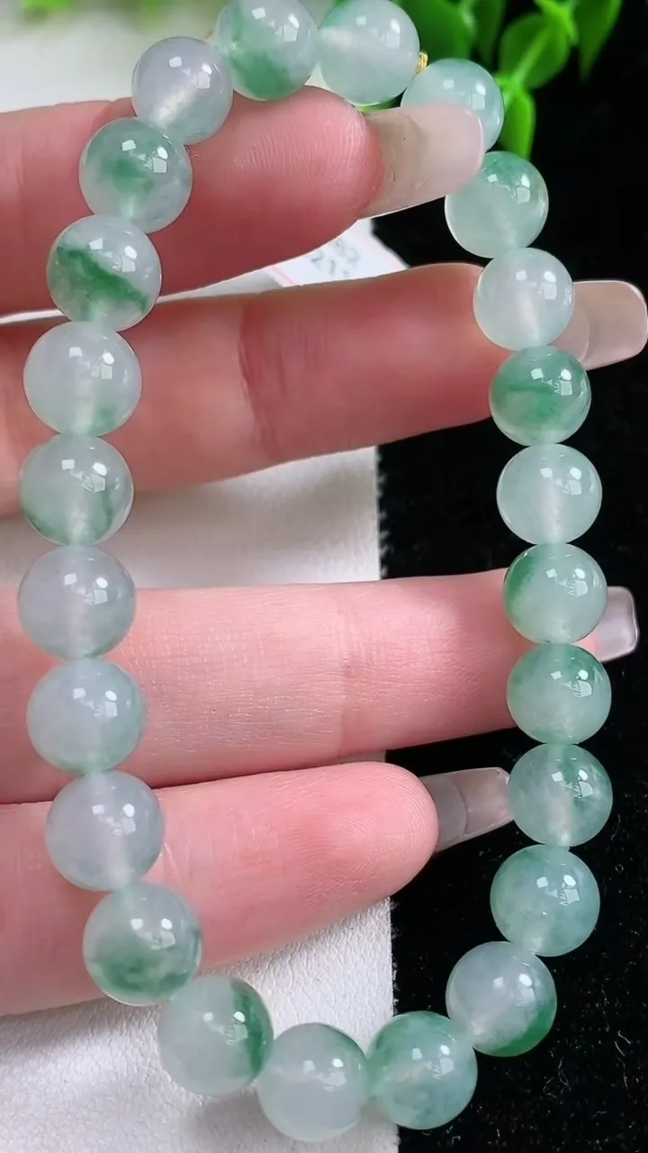 天然A货翡翠种飘花圆珠手串，尺寸8-24颗，重量:21.16g1月23日
工厂直销收藏佳品,种好水足，色泽均匀，有种有色，上手高大气！