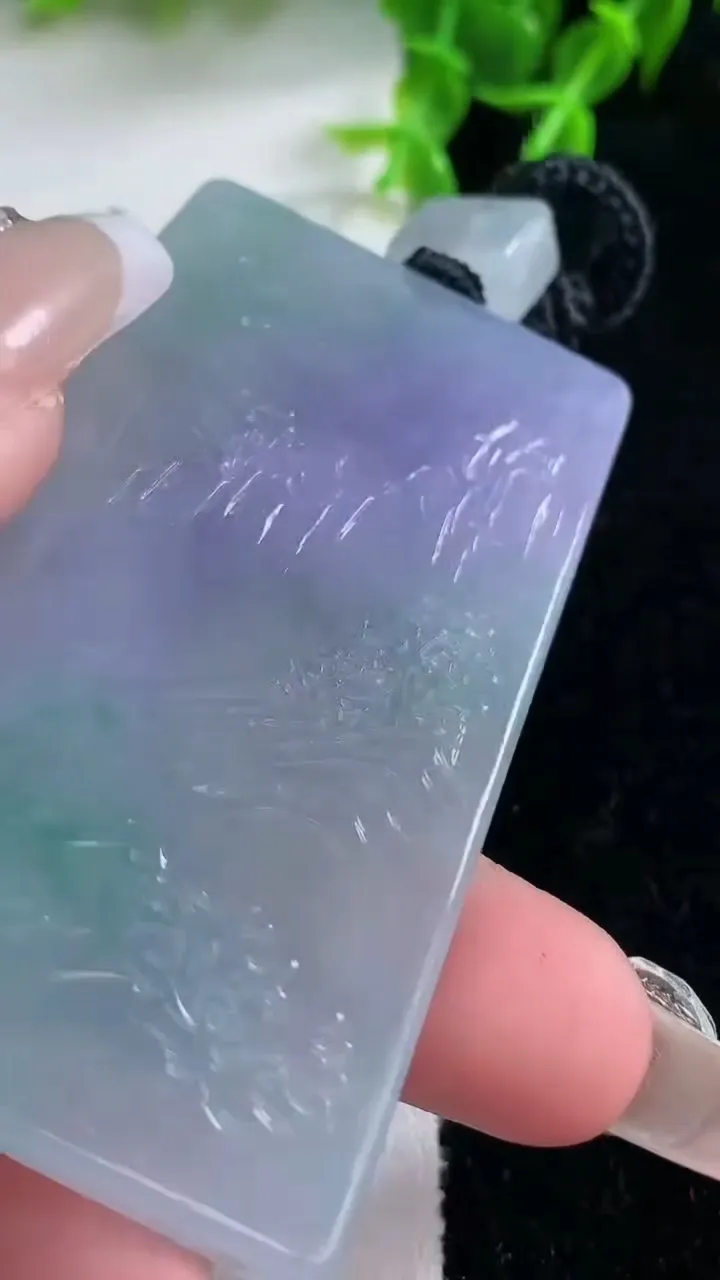 天然A货翡翠春带彩紫罗兰山水牌吊坠，尺寸64.2-39.3-5.2，重量:46.21g
1月23日