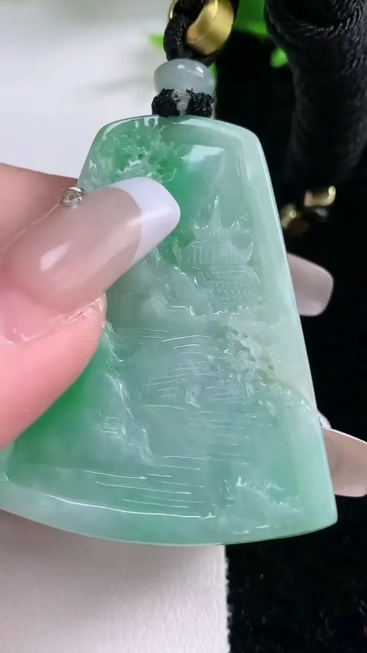 天然A货翡翠山水牌吊坠，尺寸46.2-37.8-8，重量:32.51g
1月23日