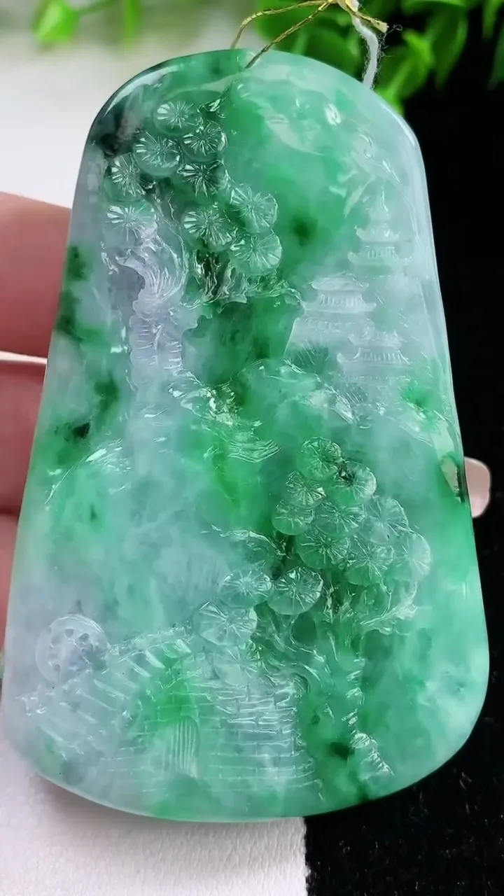 天然A货翡翠山水牌吊坠，尺寸73-45.6-12，重量:88.15g
1月23日