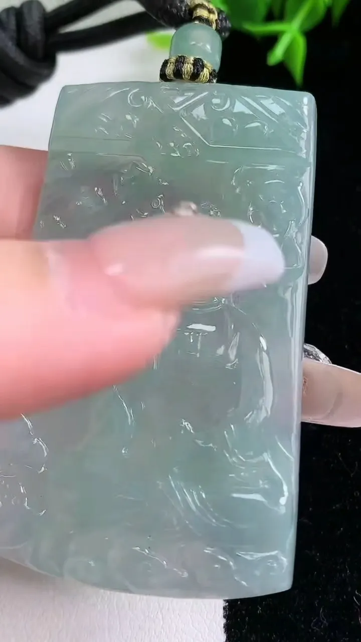 天然A货翡翠阿弥陀佛吊坠，尺寸59.6-37.2-6，重量:38.28g
1月23日