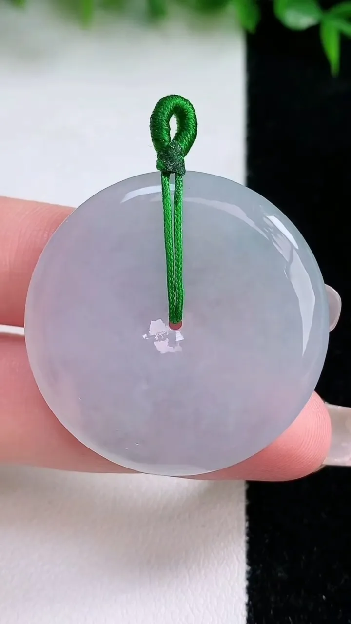 天然A货翡翠平安扣吊坠，尺寸35.2-5，重量:14.17g
1月23日