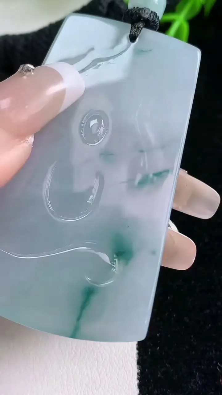 天然A货翡翠冰种飘花大势至菩萨吊坠，尺寸58.8-35.2-5，重量:31.68g
1月23日