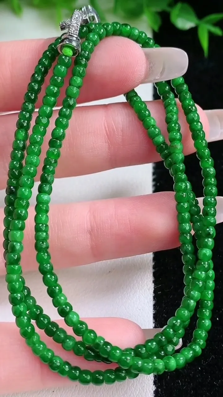天然A货翡翠算盘珠项链，尺寸2.8-1.7-255颗，重量:10.58g1月23日
工厂直销收藏佳品,种好水足，色泽均匀，有种有色，上手高大气！