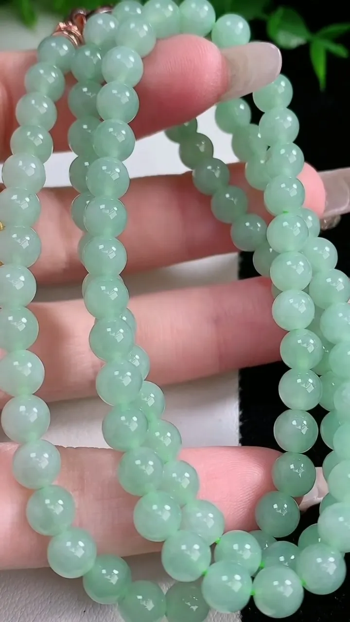 天然A货翡翠圆珠项链，尺寸6-100颗，重量:38.25g
1月23日