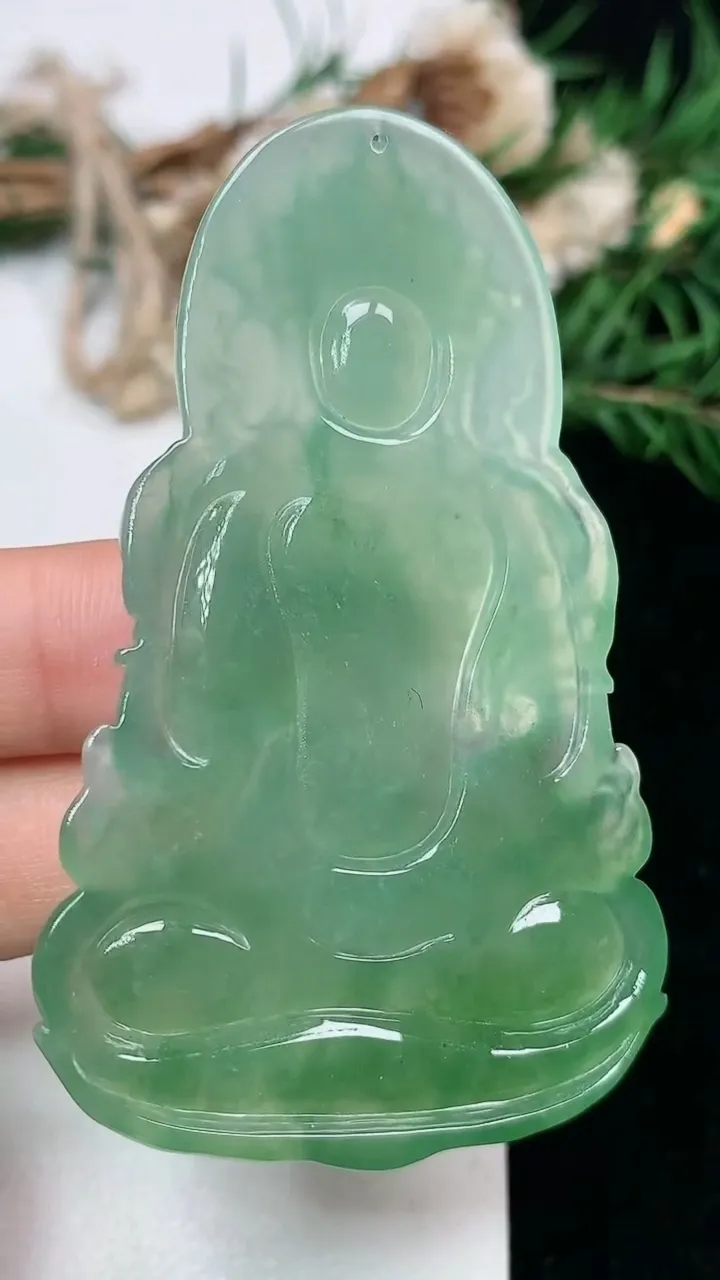 天然A货翡翠度母吊坠，尺寸65.2-40.2-5.9，重量:25.43g
1月23日