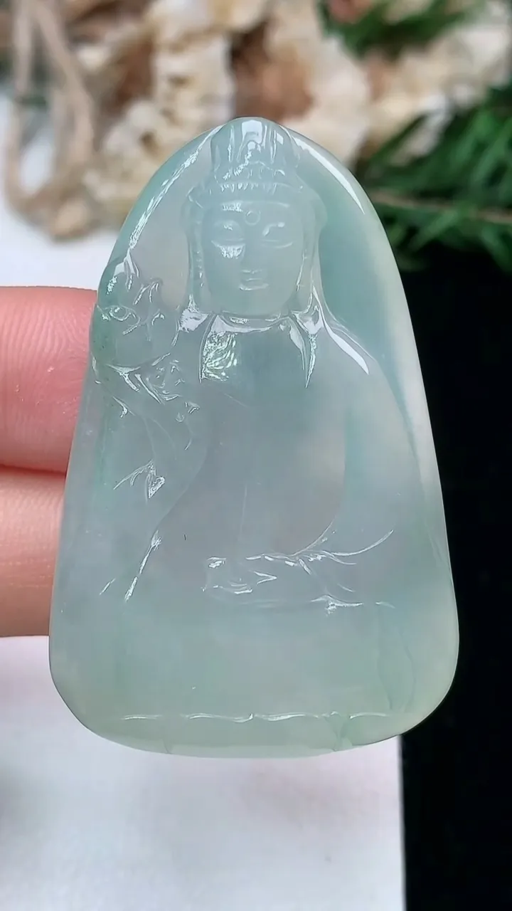 天然A货翡翠大势至观音菩萨吊坠，尺寸44.3-28.7-5.2，重量:14.58g
1月23日