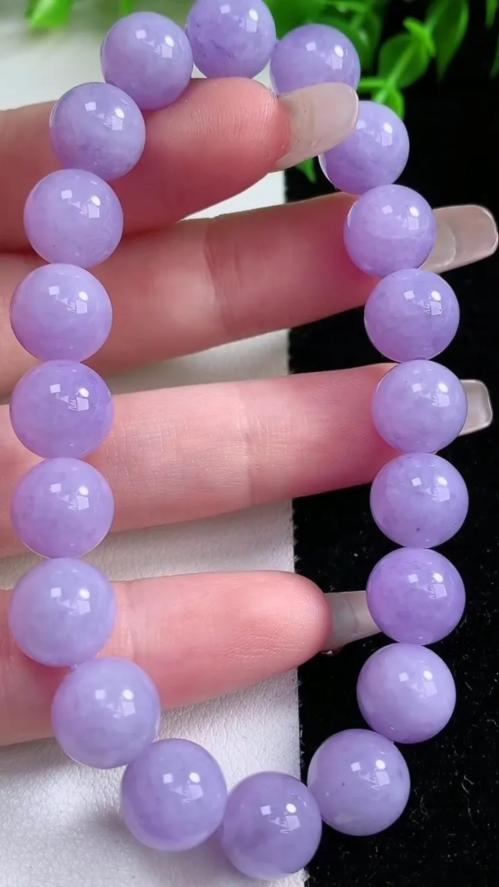 天然A货翡翠紫罗兰圆珠手串，尺寸9.8-20颗，重量:33.66g1月23日
工厂直销收藏佳品,种好水足，色泽均匀，有种有色，上手高大气！