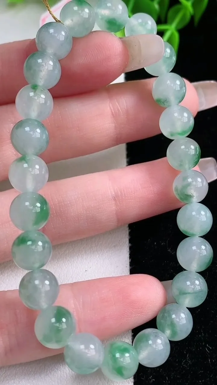 天然A货翡翠种飘花圆珠手串，尺寸8-24颗，重量:21.16g1月23日
工厂直销收藏佳品,种好水足，色泽均匀，有种有色，上手高大气！