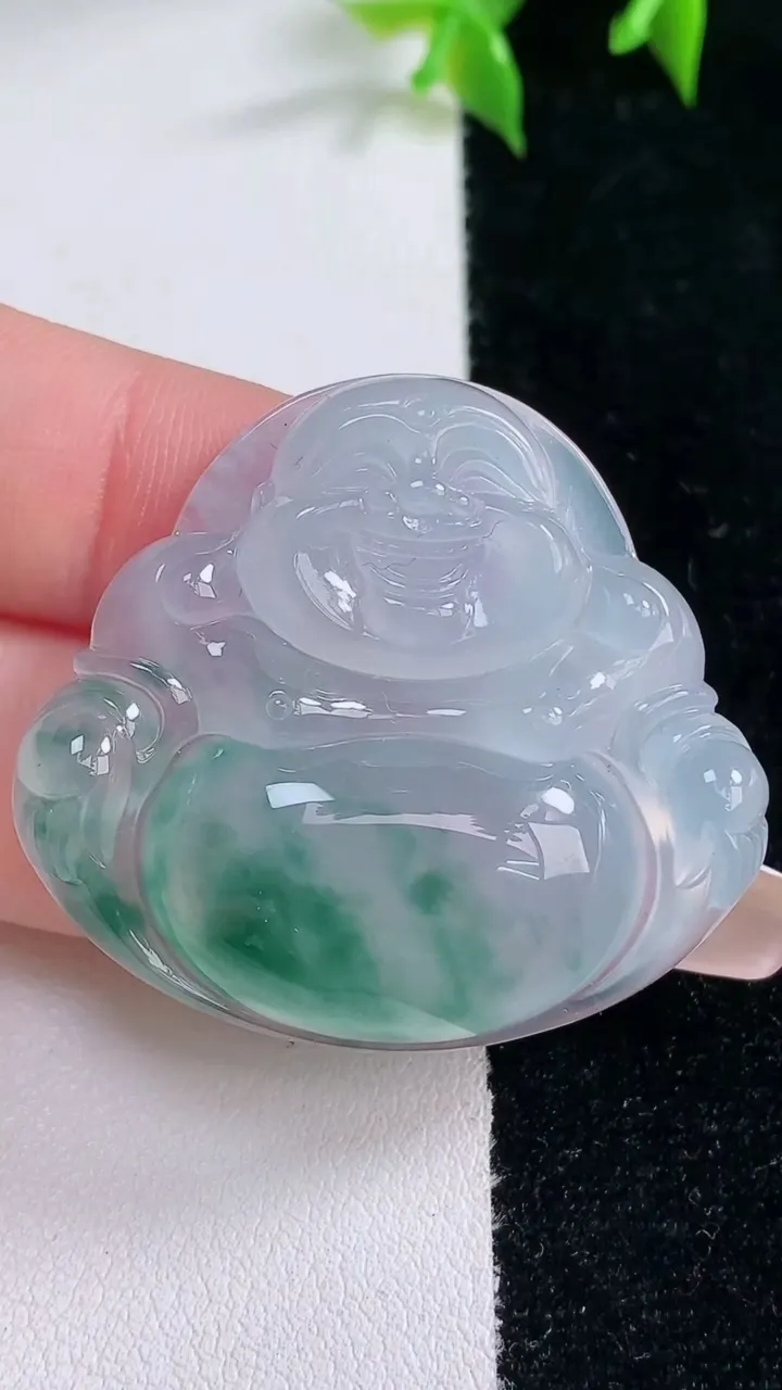 天然A货翡翠种飘花佛公吊坠，尺寸34.8-38.6-7.8，重量:15.69g
1月23日