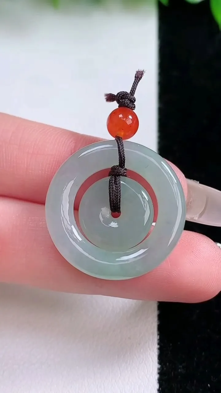 天然A货翡翠母子平安扣吊坠，尺寸25.2-4，重量:5.45g
1月23日