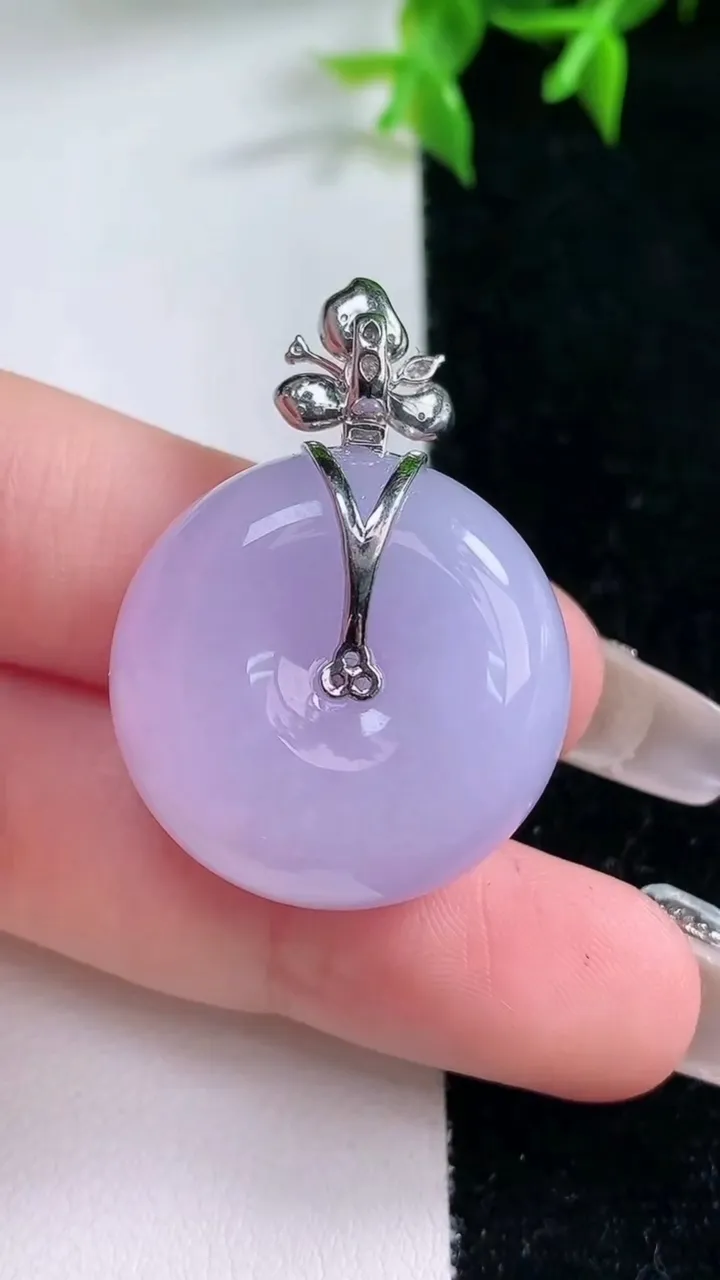 天然A货翡翠18K金紫罗兰路路通吊坠，尺寸25-13.2，重量:19.00g
1月23日