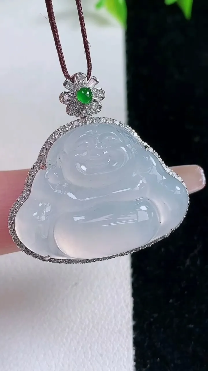 天然A货翡翠种白冰佛公吊坠，尺寸30-29.7-8.7，裸石20.6-27.6重量:7.61g
1月23日