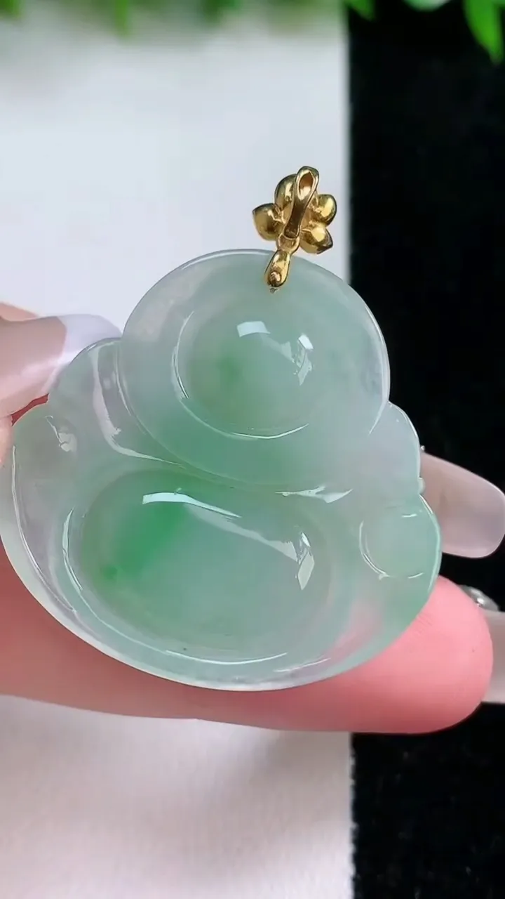 天然A货翡翠佛公吊坠，尺寸32.8-33.7-5.9，重量:10.18g
1月24日