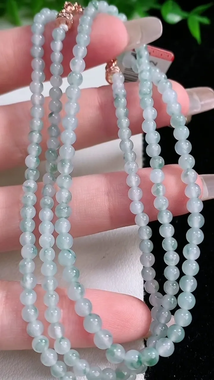 天然A货翡翠种飘花小米珠项链，尺寸2.9-183颗，重量:15.28g1月24日
工厂直销收藏佳品,种好水足，色泽均匀，有种有色，上手高大气！