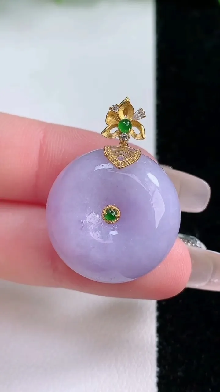天然A货翡翠18K金紫罗兰平安扣吊坠，尺寸22-12.8，重量:14.70g
1月24日