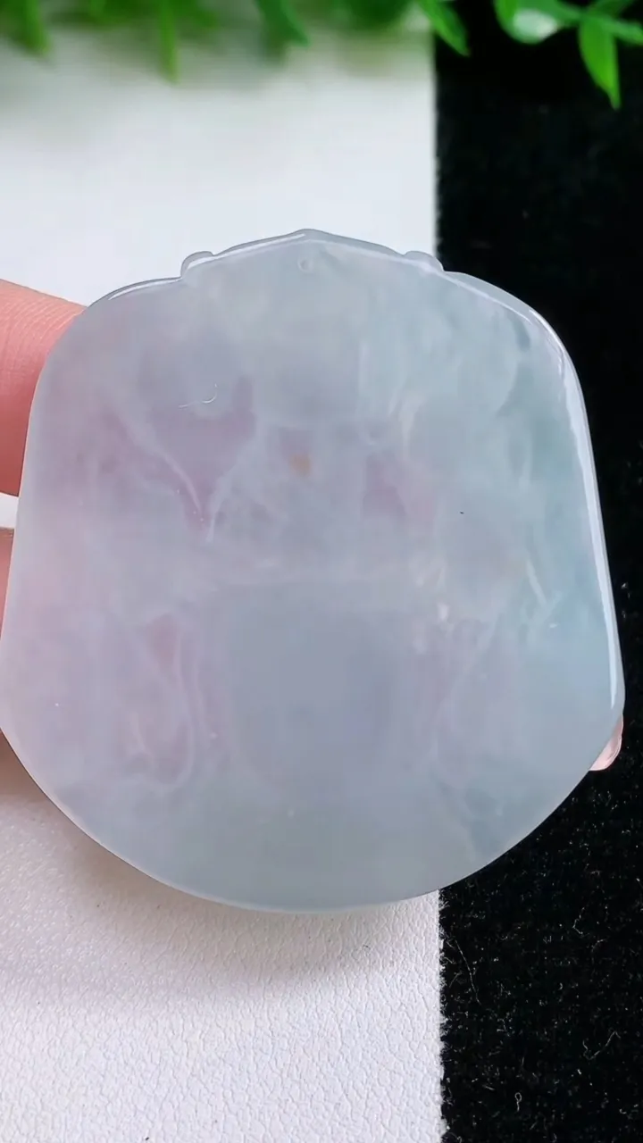 天然A货翡翠观音头吊坠，尺寸51-47-4.3，重量:20.78g
1月24日