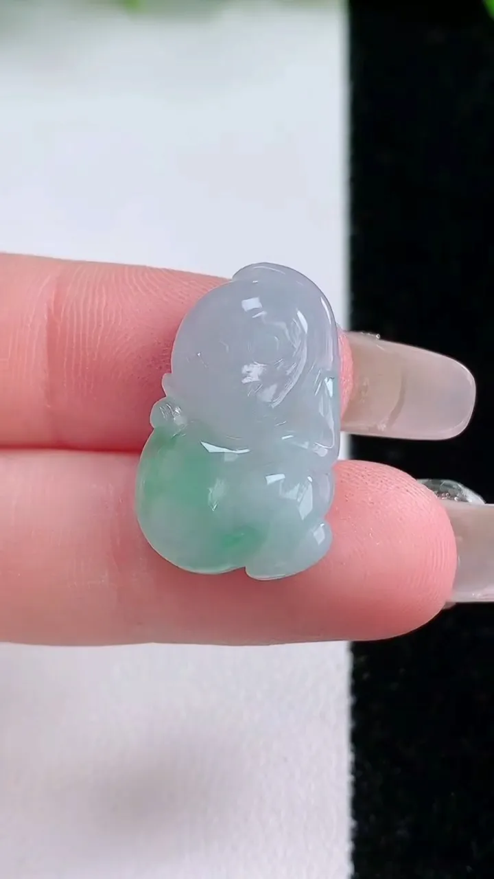 天然A货翡翠生肖猴吊坠，尺寸23-14.2-4.5，重量:2.87g
1月24日