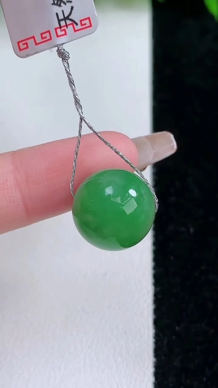 天然A货翡翠路路通吊坠，尺寸13.5，重量:4.55g
1月24日