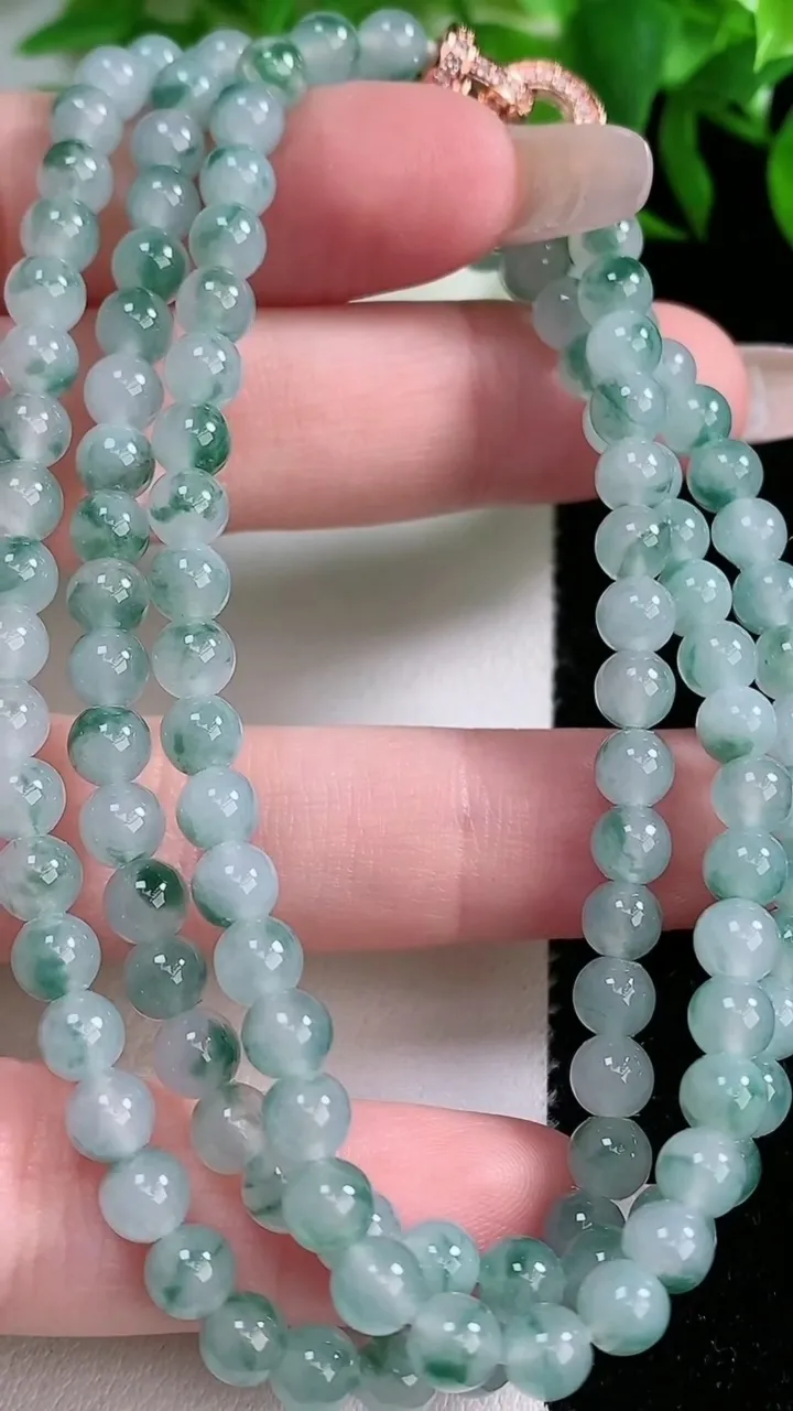 天然A货翡翠飘花圆珠项链，尺寸5-128颗，重量:28.33g
1月24日