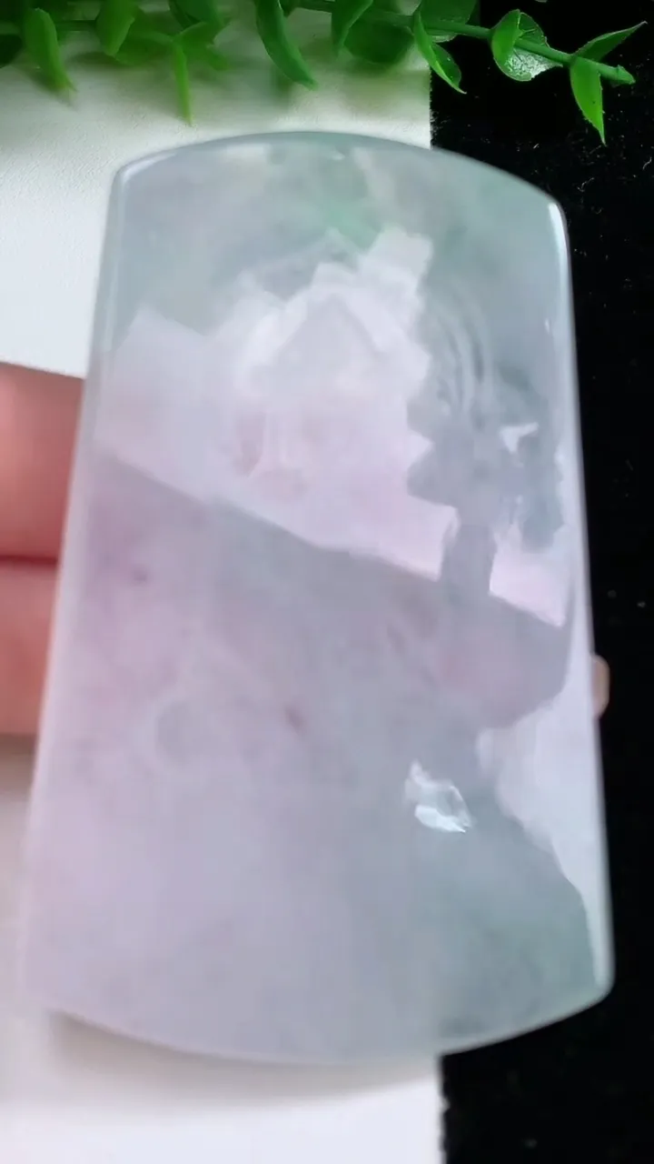 天然A货翡翠虚空藏菩萨吊坠，尺寸75.6-46.2-5.4，重量:45.96g
1月24日