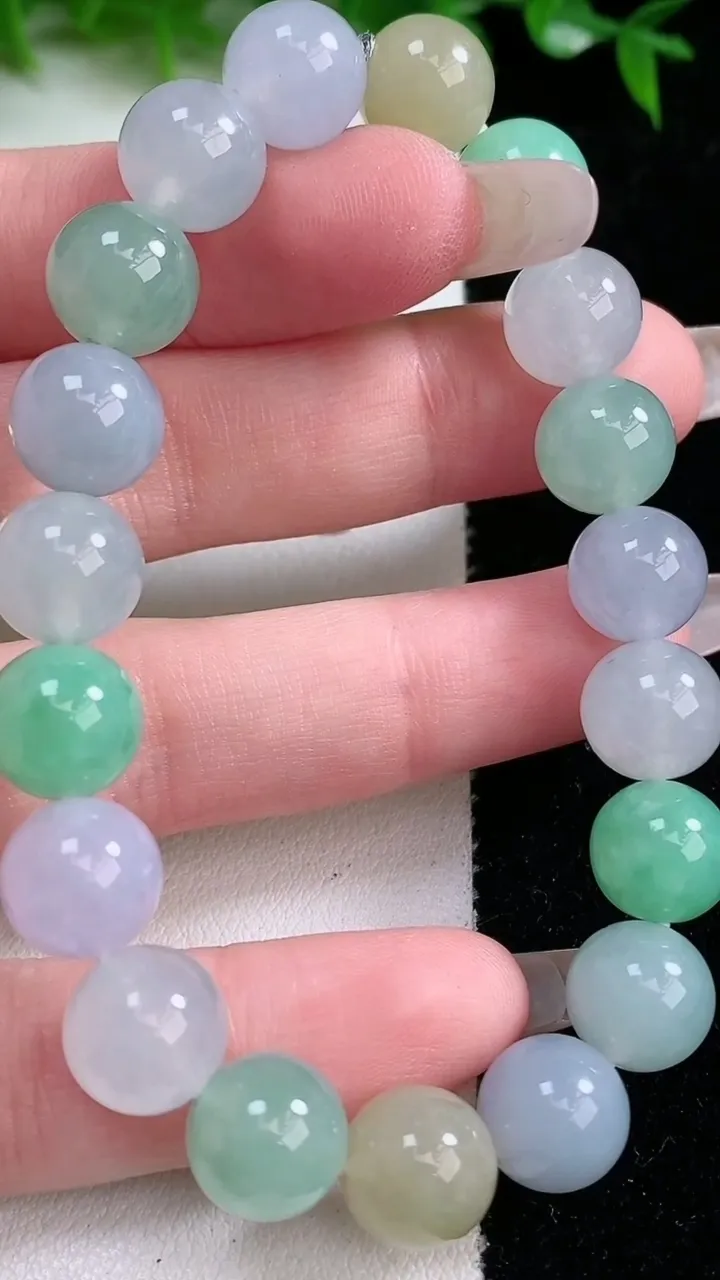 天然A货翡翠三彩圆珠手串，尺寸10-19颗，重量:33.47g1月24日
工厂直销收藏佳品,种好水足，色泽均匀，有种有色，上手高大气！