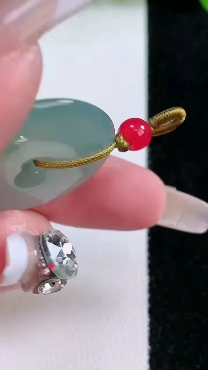 天然A货翡翠平安扣吊坠，尺寸29-4.8，重量:8.88g
1月24日