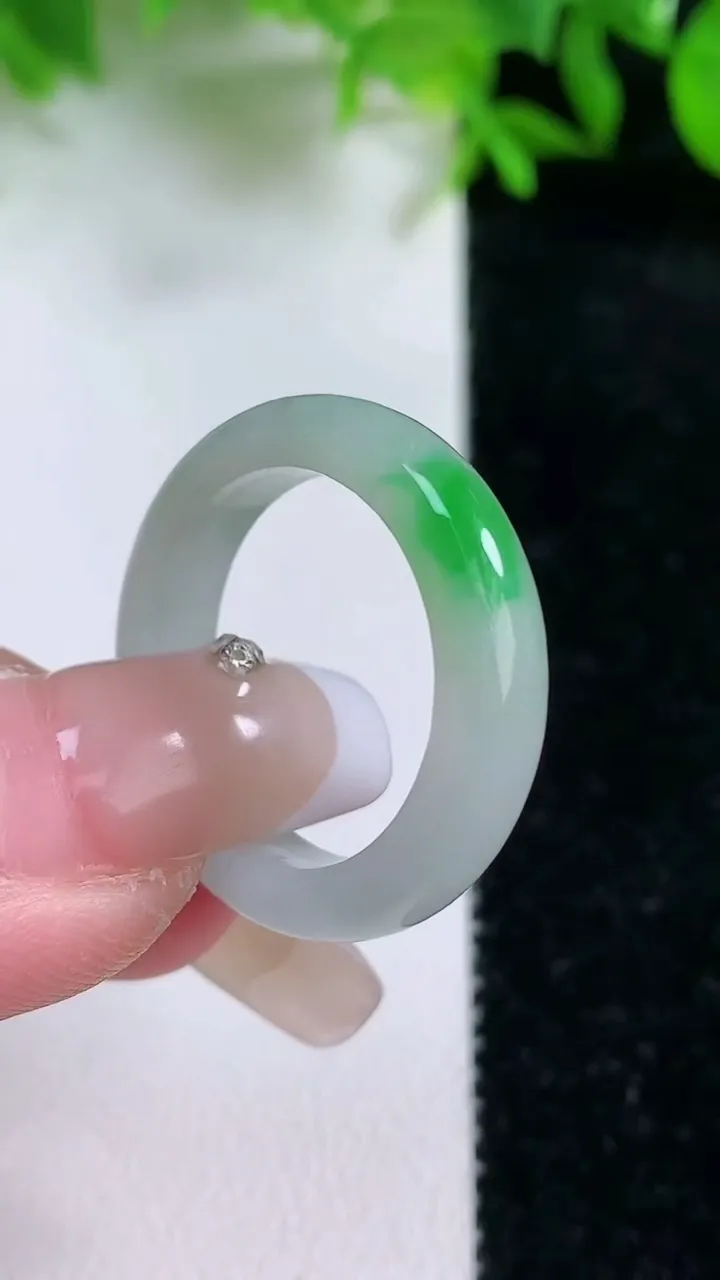 天然A货翡翠指环戒指，尺寸19.2-4.7-3.2，重量:14.24g2026年1月24日
工厂直销