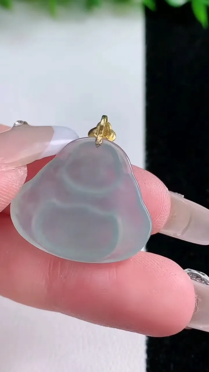 天然A货翡翠佛公吊坠，尺寸22-24.6-3.7，重量:3.65g
1月24日