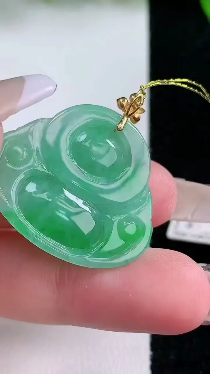 天然A货翡翠佛公吊坠，尺寸25.7-29.7-6.2，重量:7.12g
1月24日