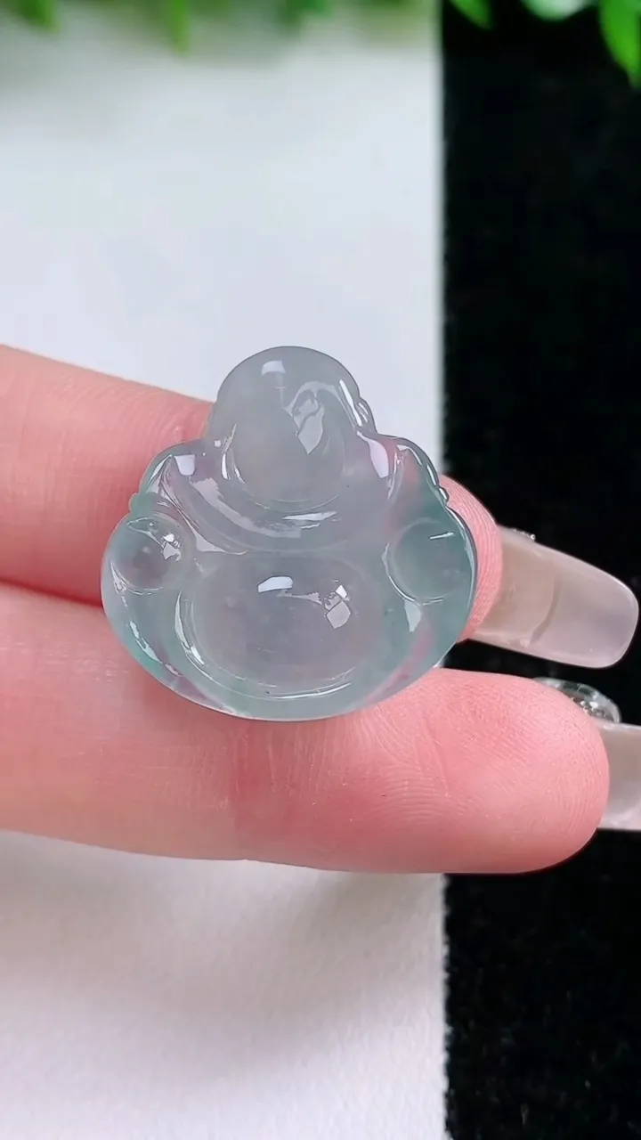 天然A货翡翠冰种飘花佛公吊坠，尺寸23.4-23-8，重量:5.92g
1月24日