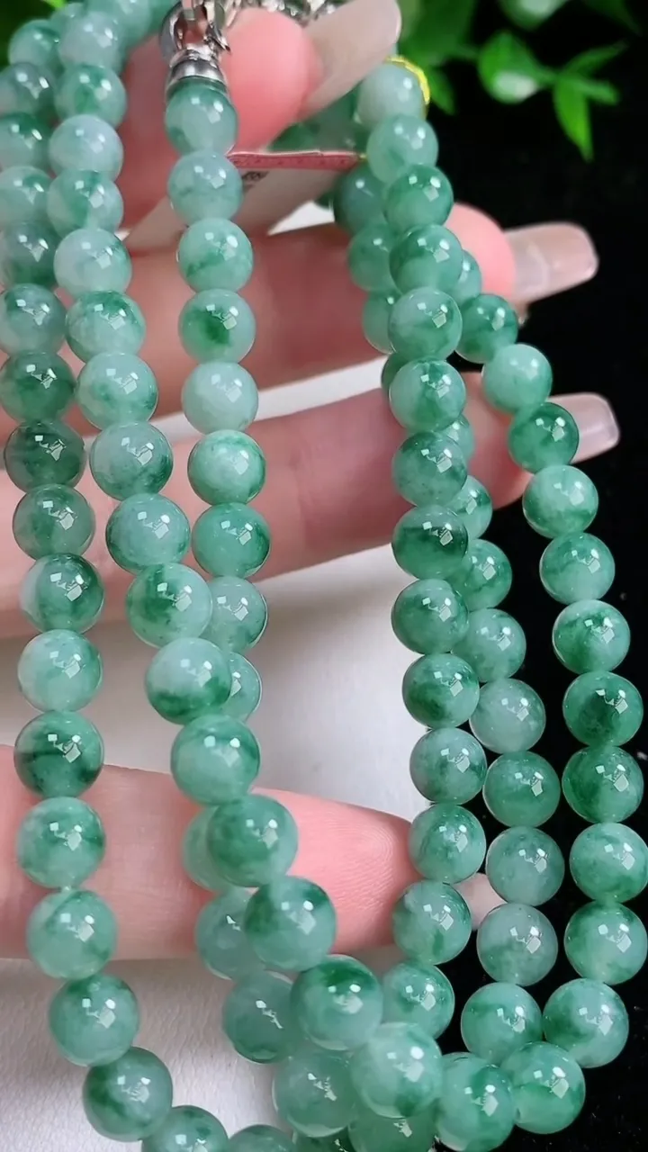 天然A货翡翠飘花圆珠项链，尺寸6.2-108颗，重量:54.46g
1月24日