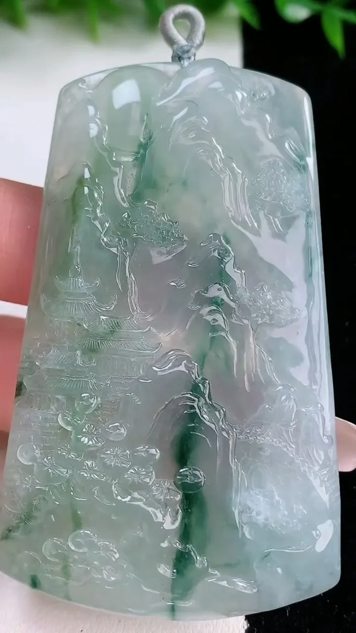 天然A货翡翠种飘花山水牌吊坠，尺寸71.5-41.6-5.2，重量:43.05g
1月24日