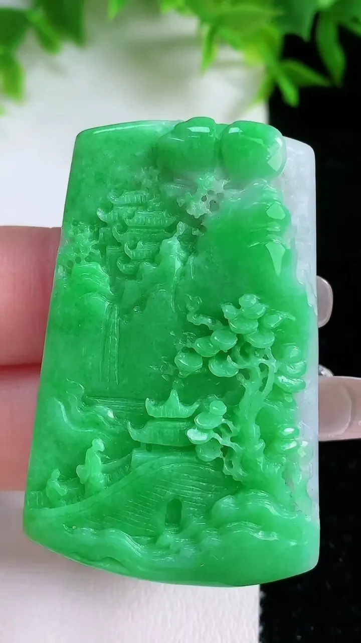 天然A货翡翠山水牌吊坠，尺寸48.2-31.3-7.2，重量:24.58g
1月24日