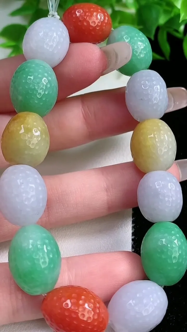 天然A货翡翠三彩路路通手串，尺寸14.3-12-13颗，重量:55.59g1月25日
工厂直销收藏佳品,种好水足，色泽均匀，有种有色，上手高大气！