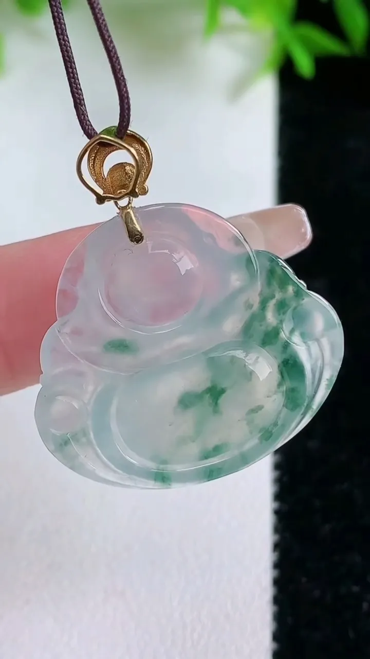 天然A货翡翠种飘花佛公吊坠，尺寸24.2-27.2-4.8，重量:5.20g
1月24日