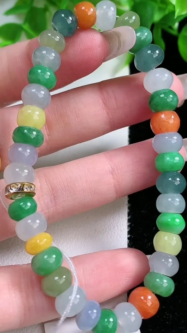 天然A货翡翠三彩算盘珠手串，尺寸8-5.8-35颗，重量:22.98g1月24日
工厂直销收藏佳品,种好水足，色泽均匀，有种有色，上手高大气！