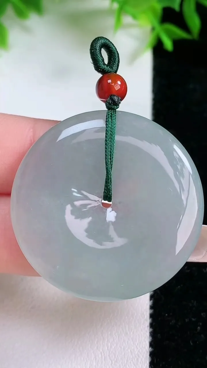 天然A货翡翠平安扣吊坠，尺寸34.8-5，重量:13.28g
1月24日