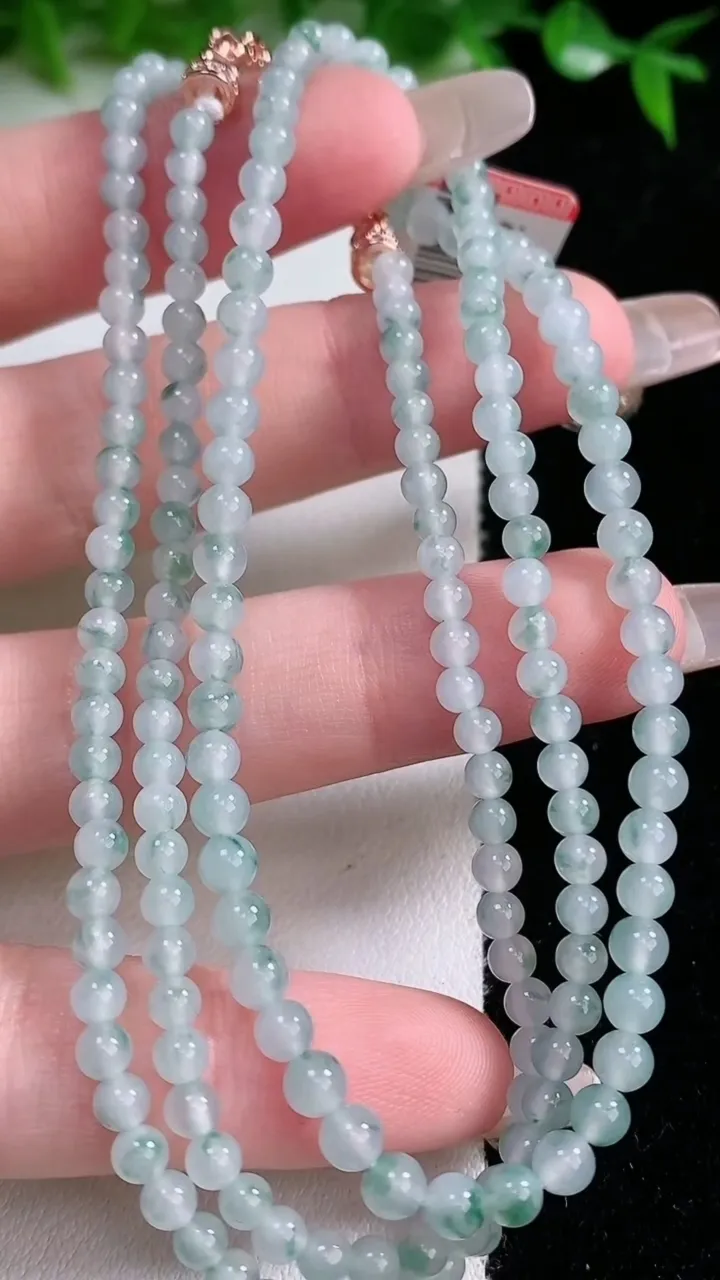 天然A货翡翠种飘花小米珠项链，尺寸2.9-183颗，重量:15.28g1月24日
工厂直销收藏佳品,种好水足，色泽均匀，有种有色，上手高大气！