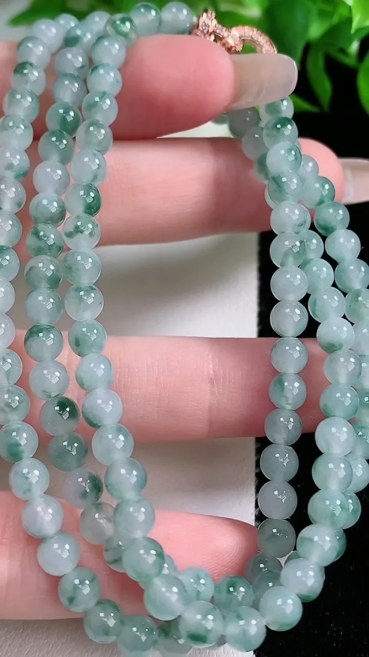 天然A货翡翠飘花圆珠项链，尺寸5-128颗，重量:28.33g
1月24日