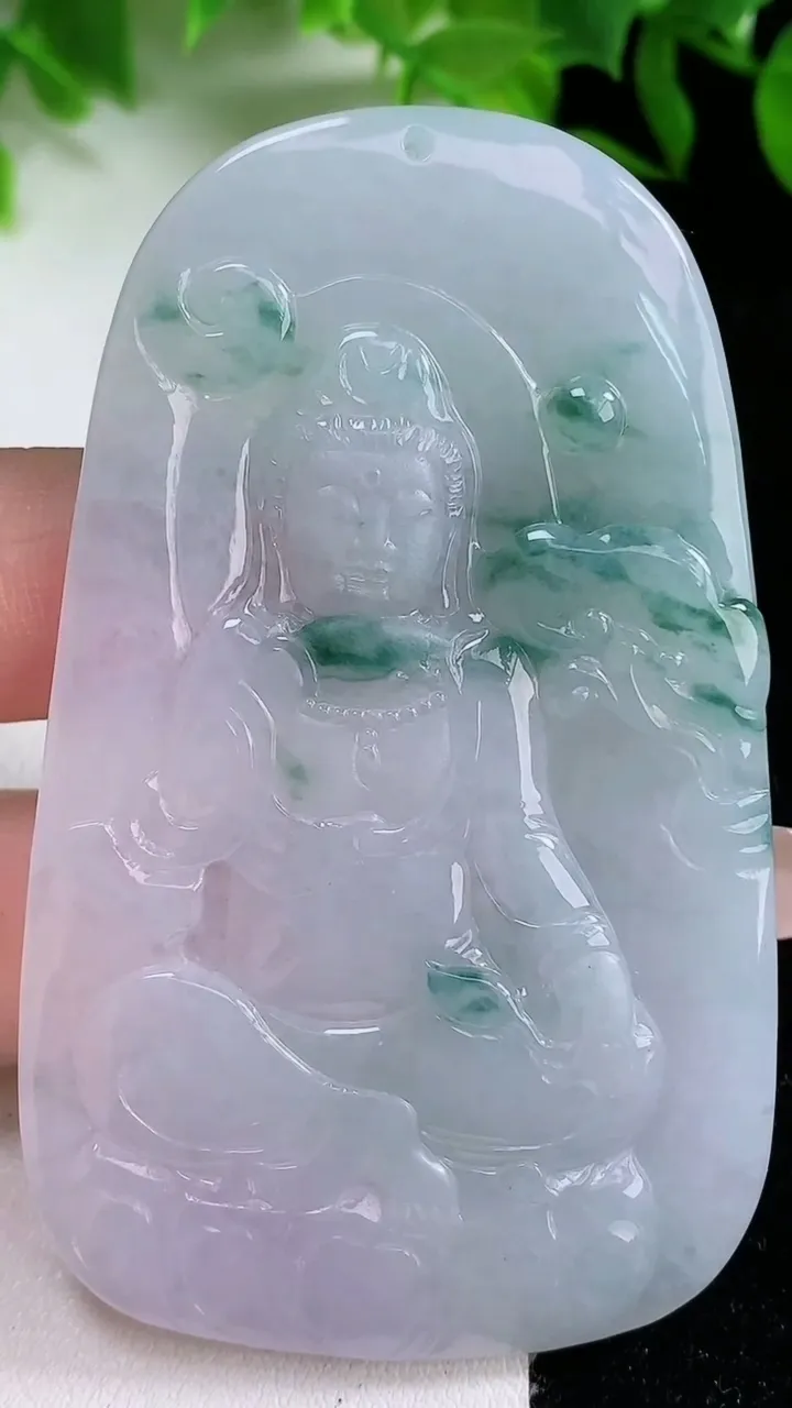 天然A货翡翠飘花观音菩萨吊坠，尺寸69.4-42-4.8，重量:31.63g
1月24日