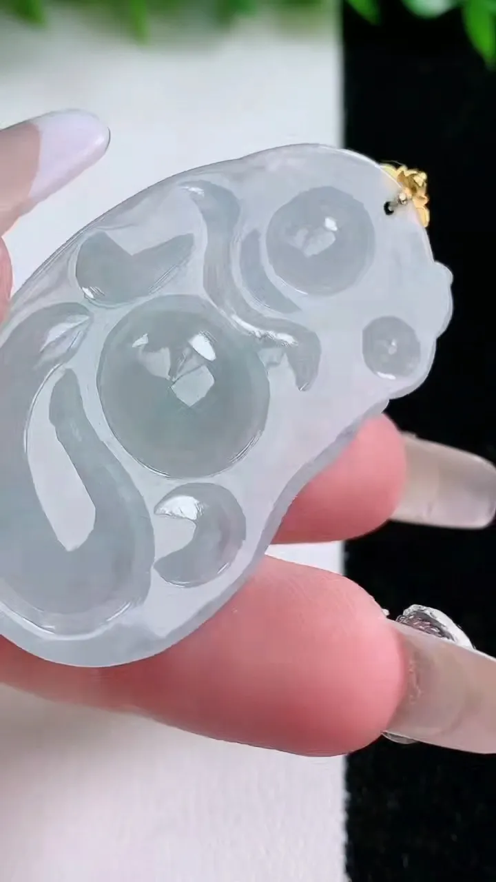 天然A货翡翠布袋佛吊坠，尺寸45-26.6-7，重量:16.06g
1月24日