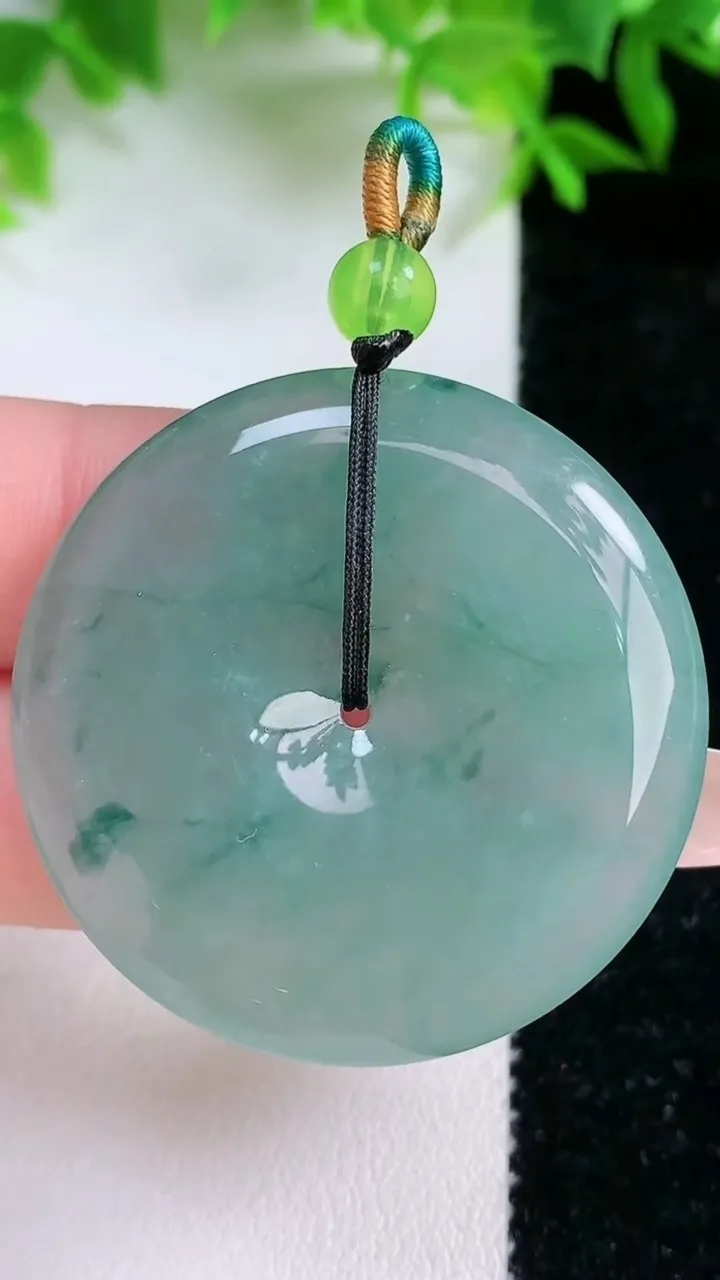 天然A货翡翠飘花平平安扣吊坠，尺寸37-5.6，重量:17.14g
1月24日