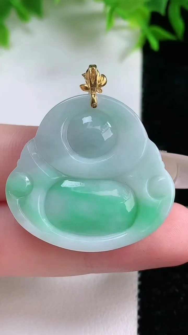 天然A货翡翠佛公吊坠，尺寸30.2-32-3.8，重量:9.20g
1月24日